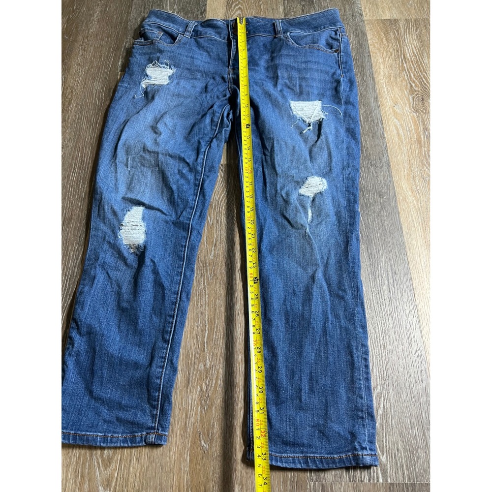 Soho Jeans Cropped Boyfriend Women 10 Blue Excellent Distressed Ripped Denim - Picture 6 of 7